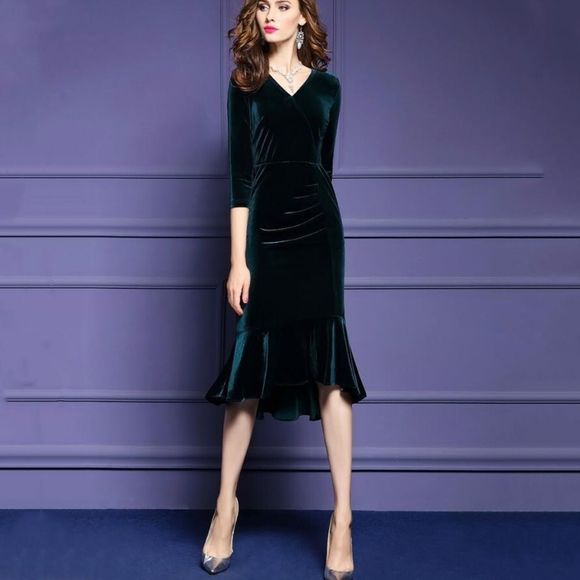 Metisu Dresses & Skirts - Metisu Green Velvet Midi Dress Gathered Ruffle Dark Green Size M